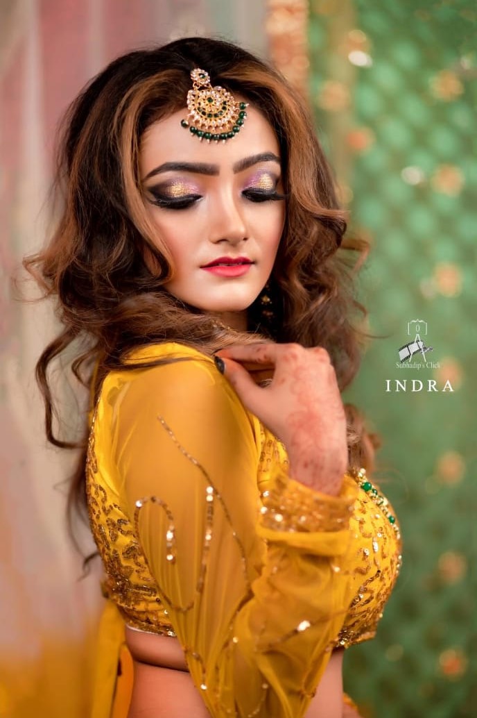 Bold Eyes & a Subtle Face